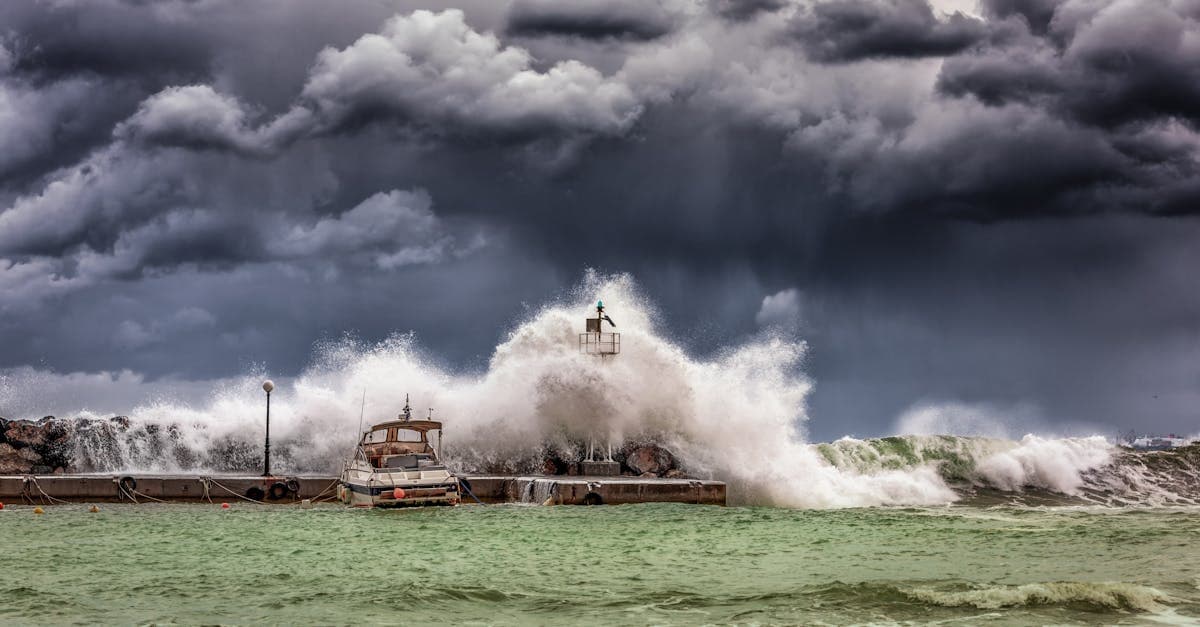 Cover Image for When Does the Hurricane Deductible Apply? A Complete Trigger Guide